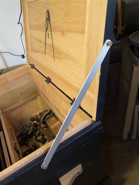 what holds the lid to a metal storage box opened|how to keep lids open.